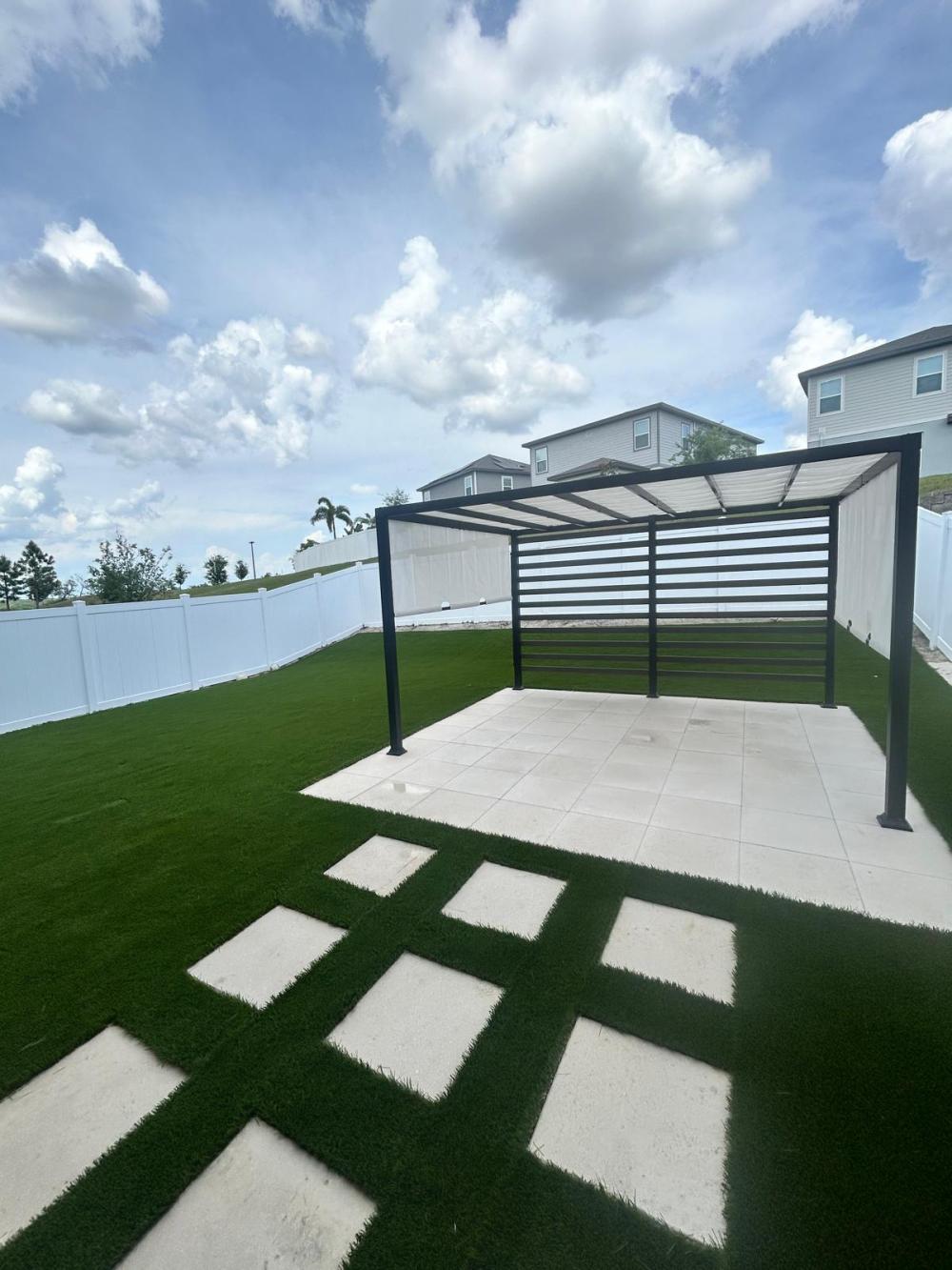 Aluminum pergola 